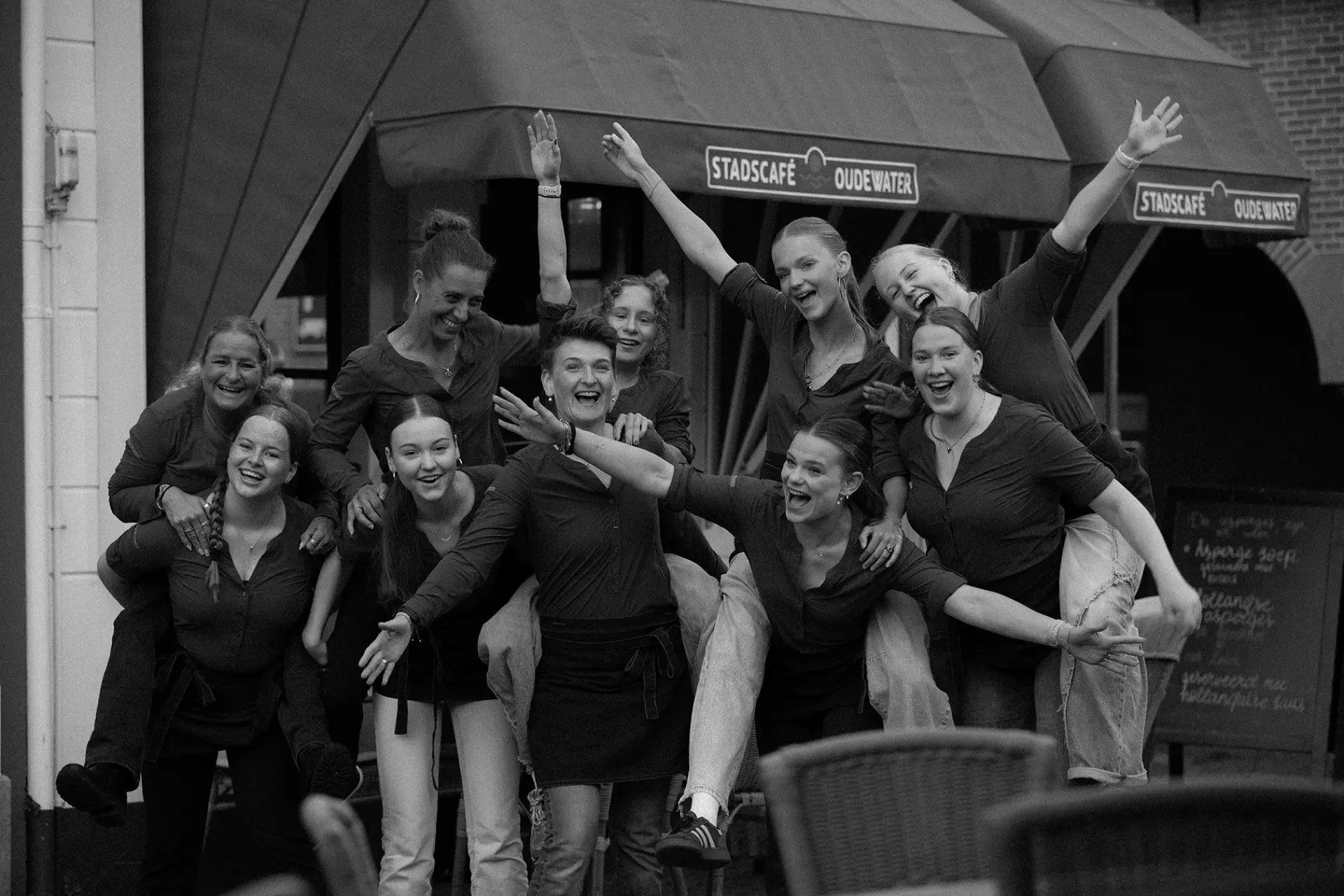 Het team van Stadscafé Oudewater voor de gevel